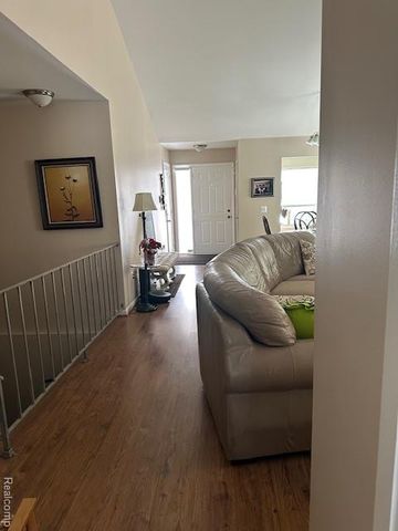 1634 Fielding Drive N, Rochester Hills, MI 48307