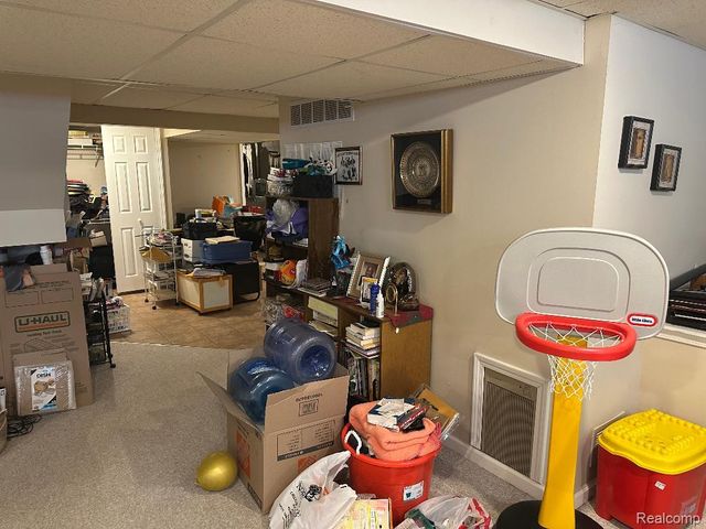 1634 Fielding Drive N, Rochester Hills, MI 48307