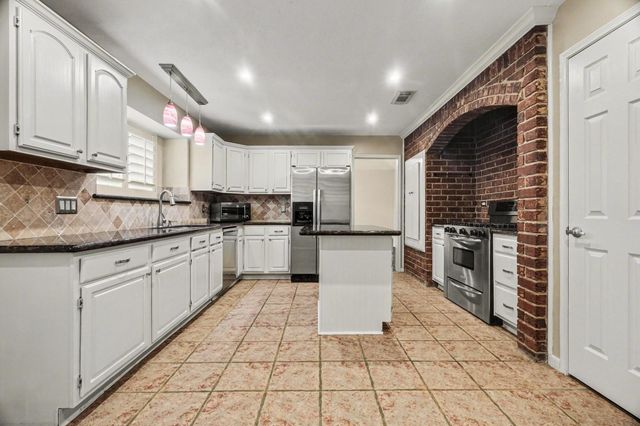 16422 Willingham Way, Houston, TX 77095