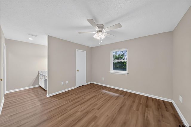 913 Christopher Drive, Whitehouse, TX 75791