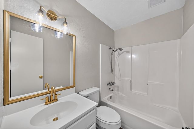 913 Christopher Drive, Whitehouse, TX 75791