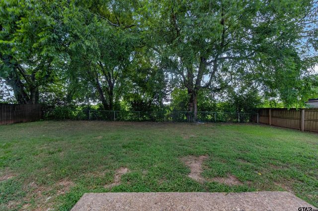 913 Christopher Drive, Whitehouse, TX 75791