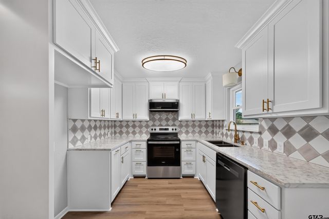 913 Christopher Drive, Whitehouse, TX 75791