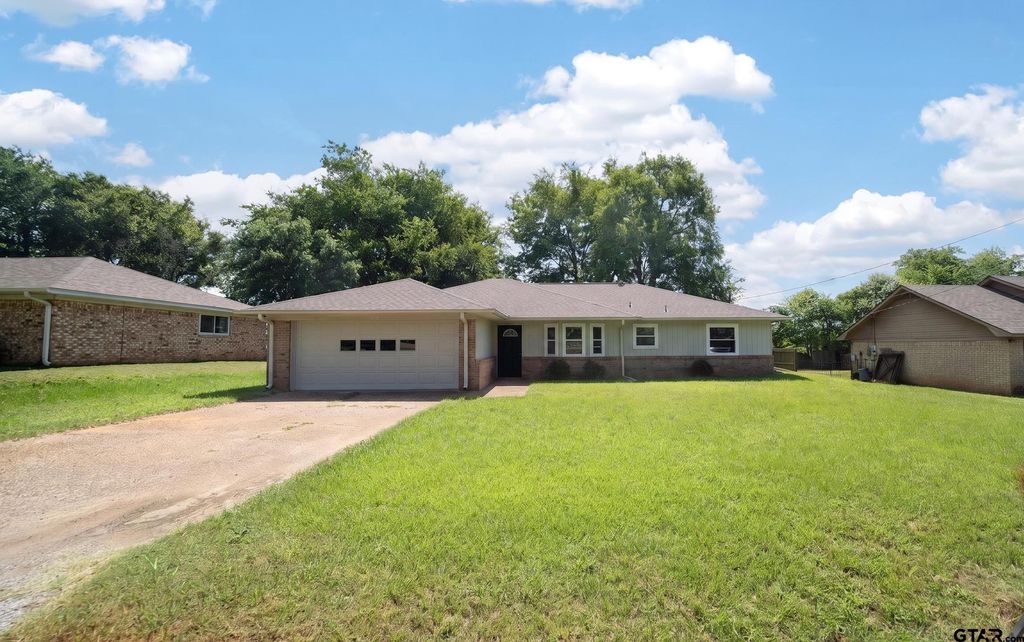 913 Christopher Drive, Whitehouse, TX 75791