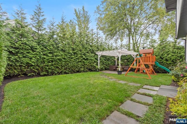 86 Levitt Avenue, Bergenfield, NJ 07621