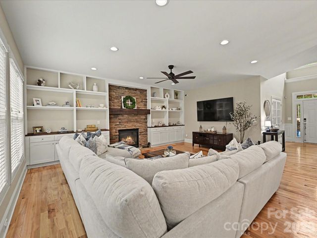 9643 Hampton Oaks Lane, Charlotte, NC 28270