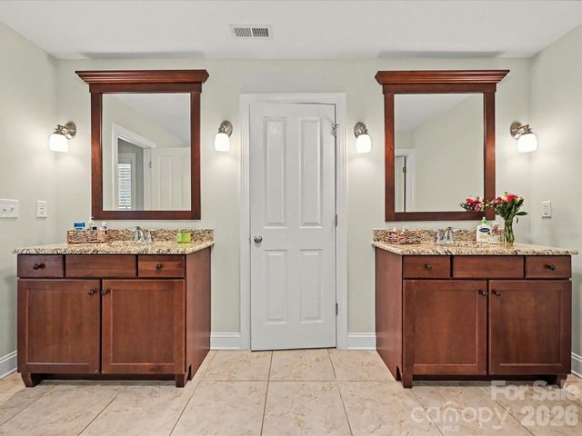 9643 Hampton Oaks Lane, Charlotte, NC 28270