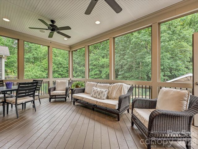 9643 Hampton Oaks Lane, Charlotte, NC 28270