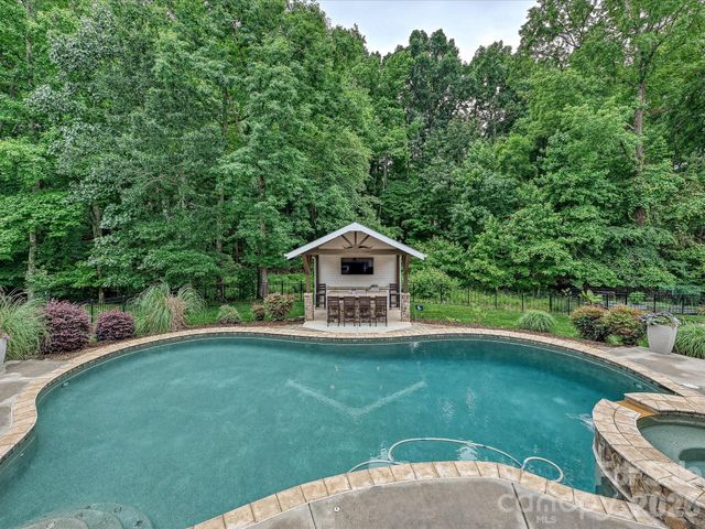 9643 Hampton Oaks Lane, Charlotte, NC 28270