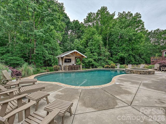 9643 Hampton Oaks Lane, Charlotte, NC 28270