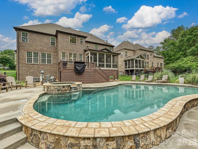 9643 Hampton Oaks Lane, Charlotte, NC 28270