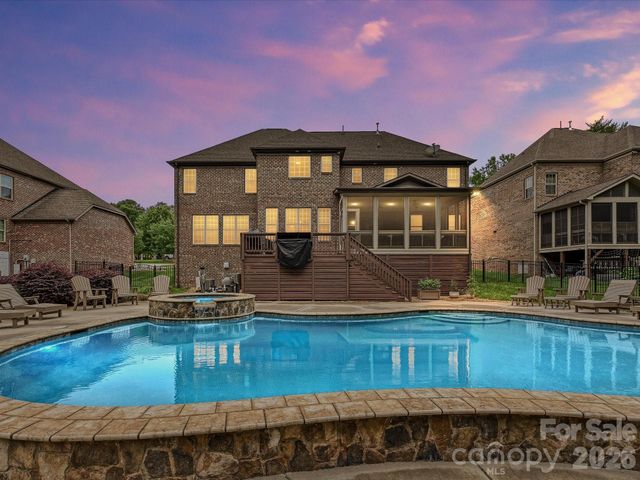 9643 Hampton Oaks Lane, Charlotte, NC 28270