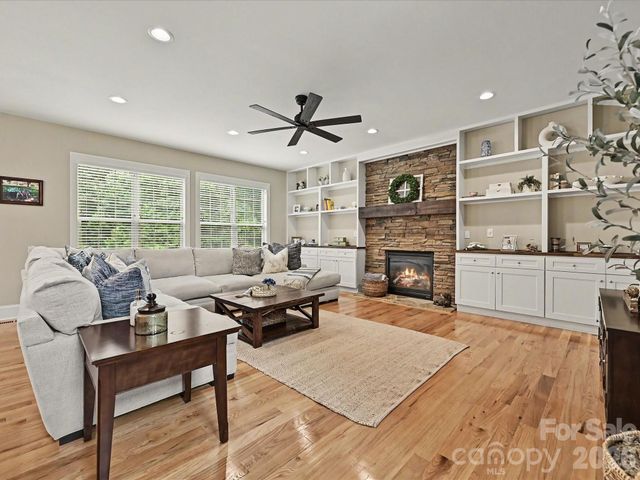 9643 Hampton Oaks Lane, Charlotte, NC 28270