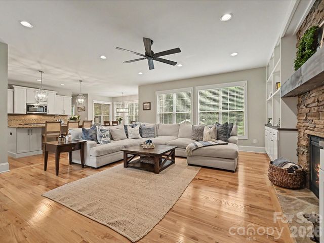 9643 Hampton Oaks Lane, Charlotte, NC 28270