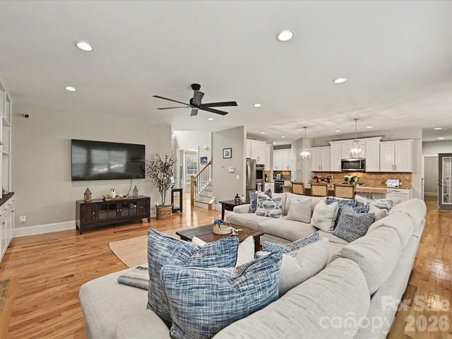 9643 Hampton Oaks Lane, Charlotte, NC 28270
