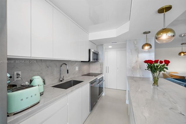 230 S 174th Street 2202, Sunny Isles Beach, FL 33160