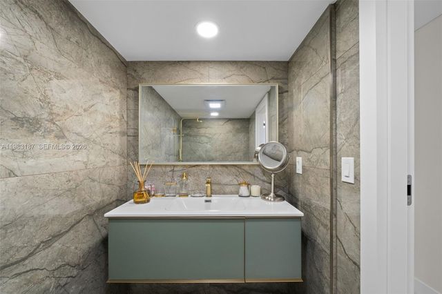 230 S 174th Street 2202, Sunny Isles Beach, FL 33160