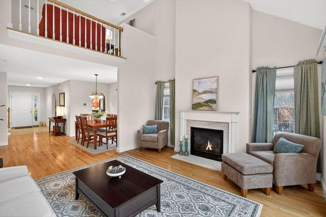 5 Blue Meadow Ct 5, Bourne, MA 02532