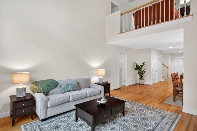 5 Blue Meadow Ct 5, Bourne, MA 02532