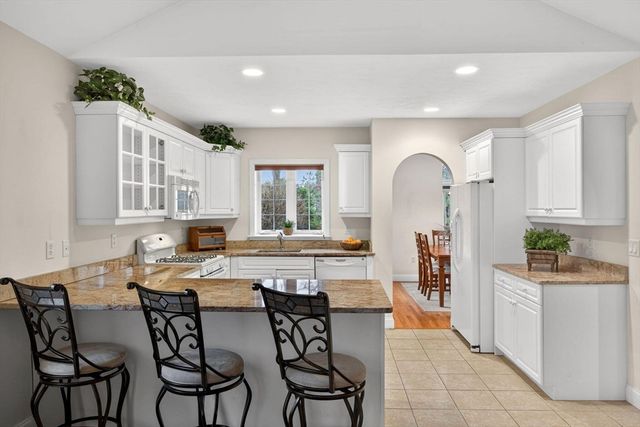 5 Blue Meadow Ct 5, Bourne, MA 02532