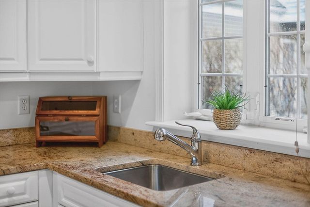 5 Blue Meadow Ct 5, Bourne, MA 02532