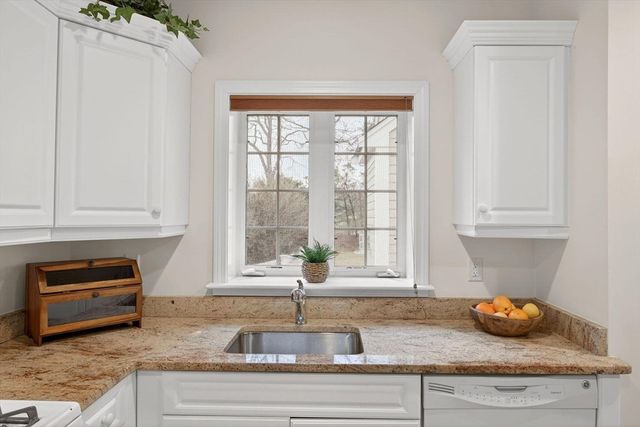 5 Blue Meadow Ct 5, Bourne, MA 02532