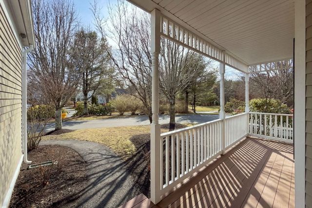 5 Blue Meadow Ct 5, Bourne, MA 02532