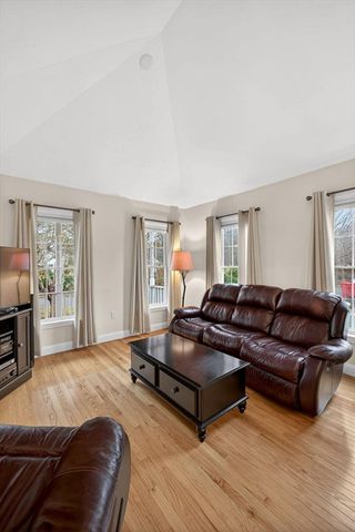 5 Blue Meadow Ct 5, Bourne, MA 02532