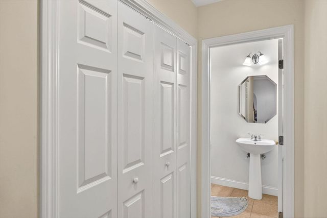 5 Blue Meadow Ct 5, Bourne, MA 02532