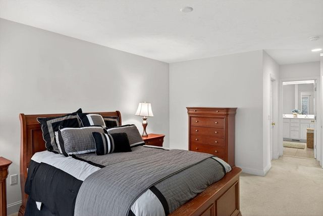 5 Blue Meadow Ct 5, Bourne, MA 02532