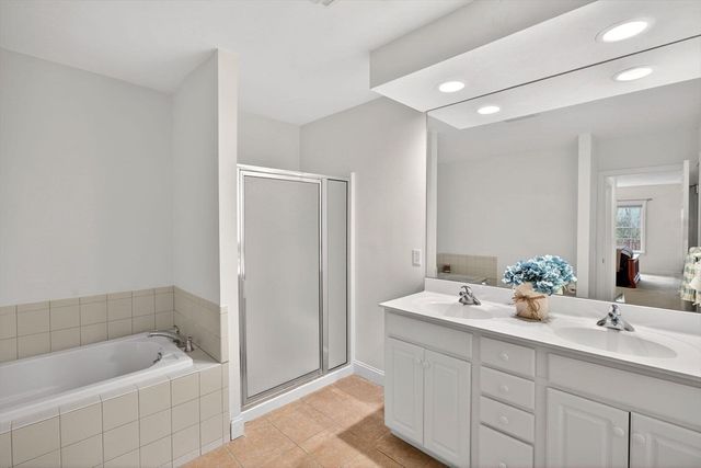 5 Blue Meadow Ct 5, Bourne, MA 02532