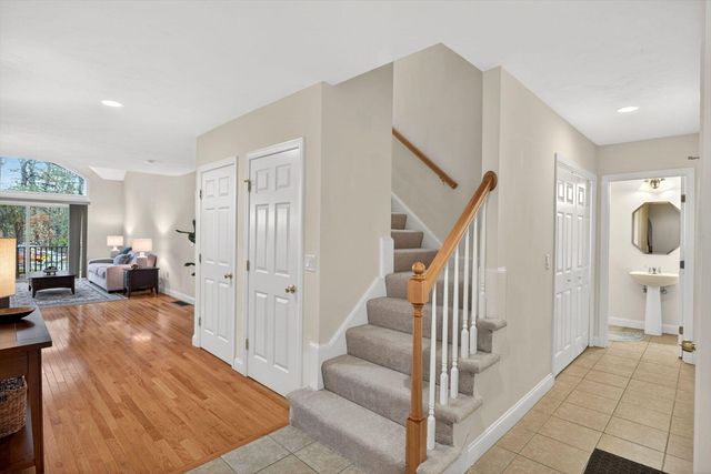 5 Blue Meadow Ct 5, Bourne, MA 02532