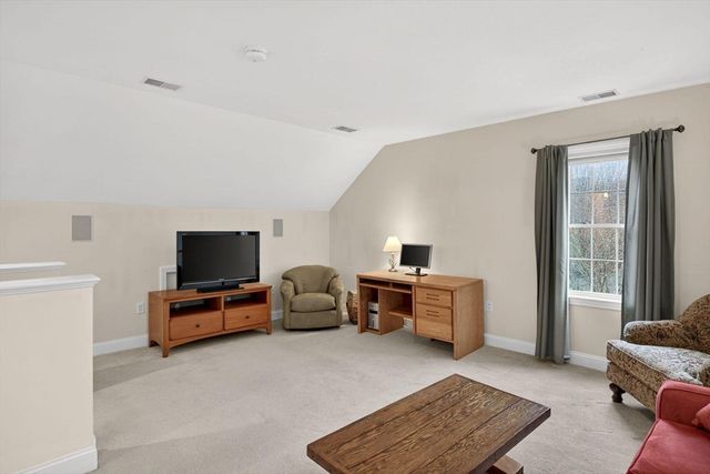 5 Blue Meadow Ct 5, Bourne, MA 02532