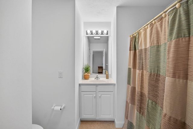 5 Blue Meadow Ct 5, Bourne, MA 02532