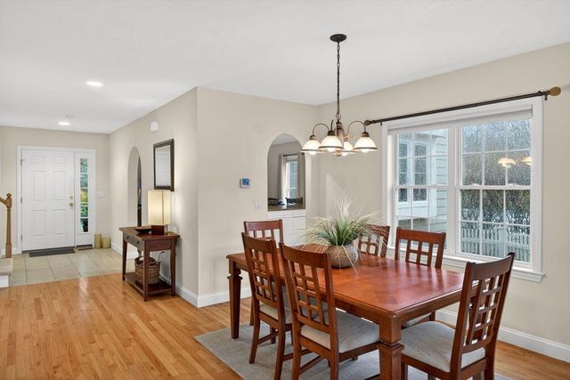 5 Blue Meadow Ct 5, Bourne, MA 02532