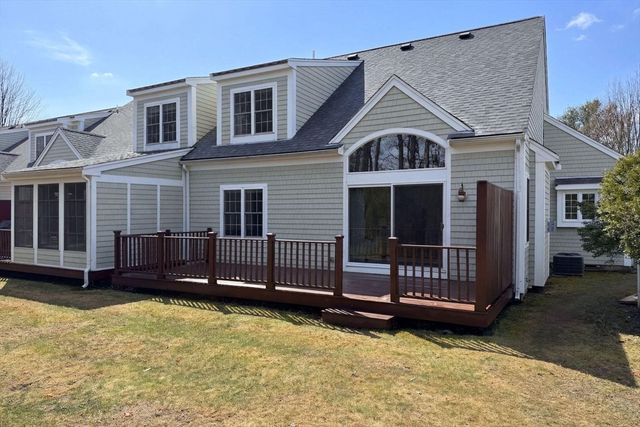 5 Blue Meadow Ct 5, Bourne, MA 02532