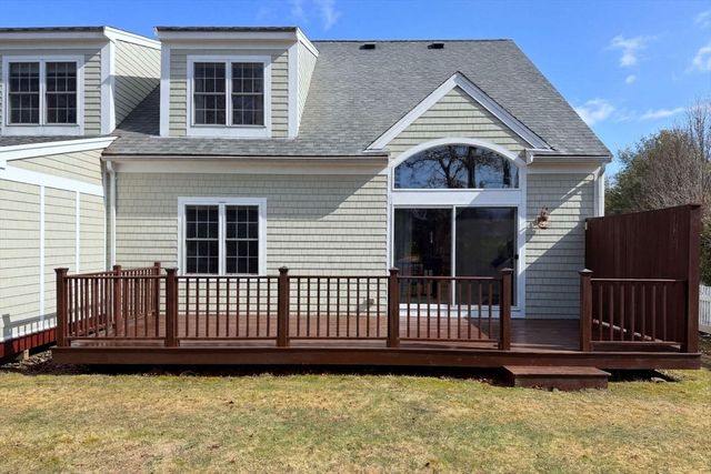 5 Blue Meadow Ct 5, Bourne, MA 02532