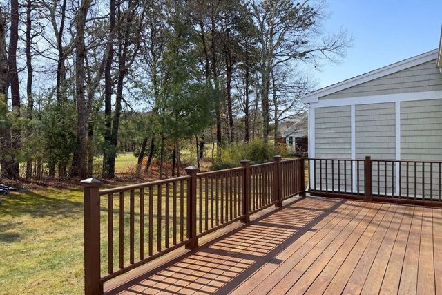 5 Blue Meadow Ct 5, Bourne, MA 02532