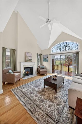 5 Blue Meadow Ct 5, Bourne, MA 02532