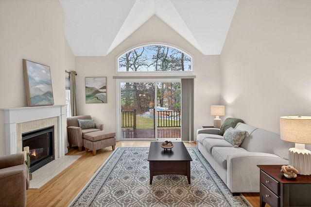 5 Blue Meadow Ct 5, Bourne, MA 02532