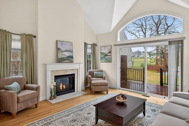 5 Blue Meadow Ct 5, Bourne, MA 02532