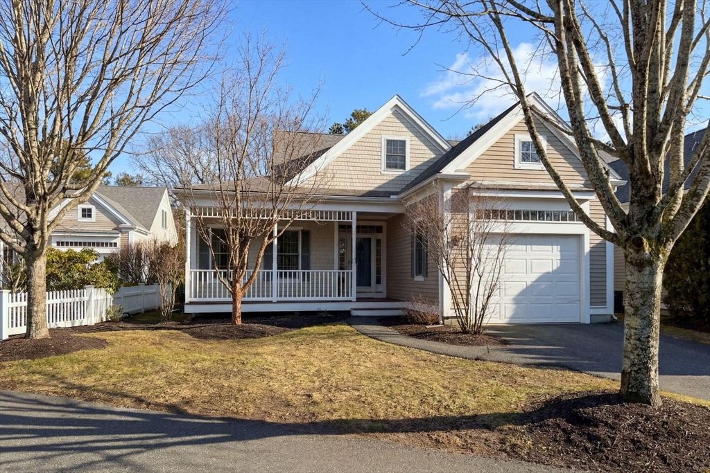 5 Blue Meadow Ct 5, Bourne, MA 02532