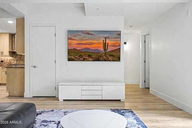 7161 E RANCHO VISTA Drive 2004, Scottsdale, AZ 85251