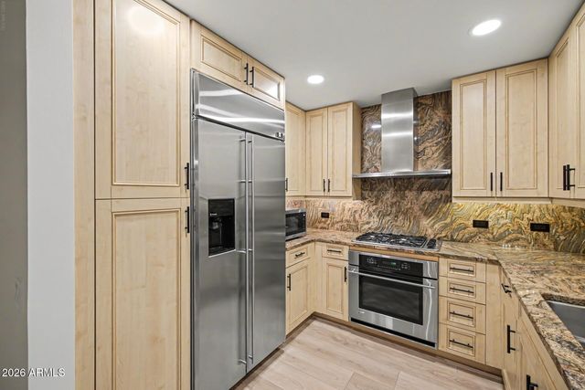 7161 E RANCHO VISTA Drive 2004, Scottsdale, AZ 85251