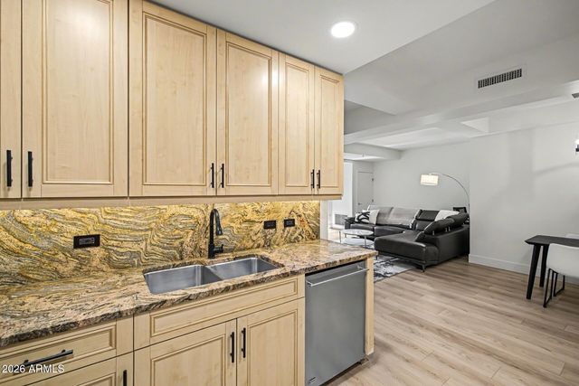 7161 E RANCHO VISTA Drive 2004, Scottsdale, AZ 85251
