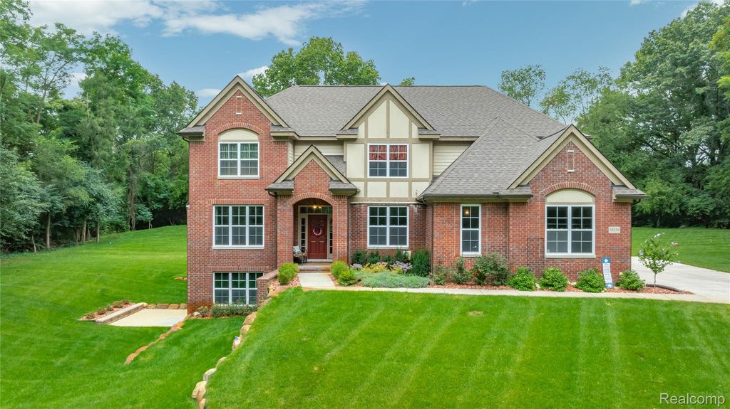 30158 Rosemond Court, Franklin Village, MI 48025