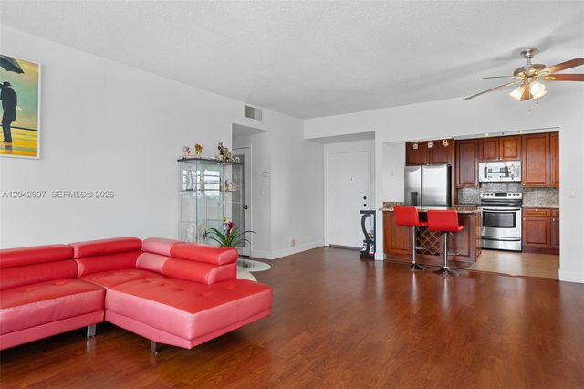1817 S Ocean Dr PH28, Hallandale Beach, FL 33009