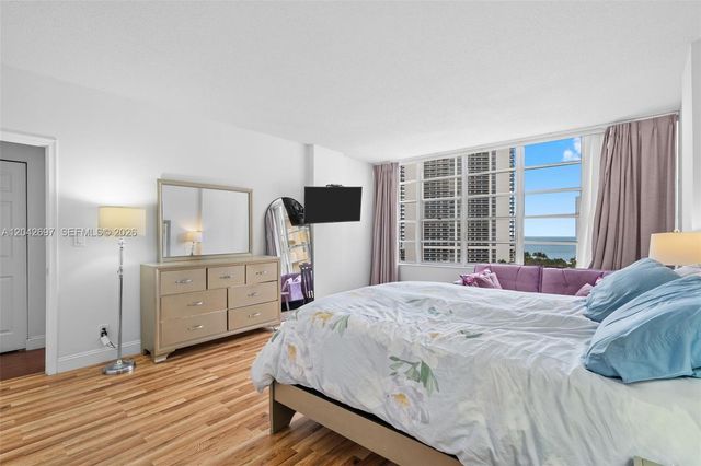1817 S Ocean Dr PH28, Hallandale Beach, FL 33009