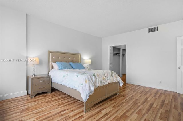 1817 S Ocean Dr PH28, Hallandale Beach, FL 33009