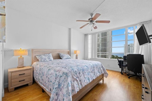 1817 S Ocean Dr PH28, Hallandale Beach, FL 33009